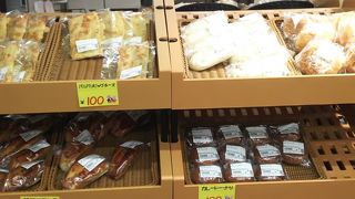 ドンキの中にあるパン売り場