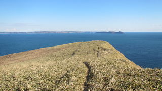 人がいなくて癒される草原の高台の岬