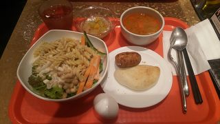 ランチはサラダバー