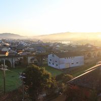 朝は逆光になるので、夜景の方がお薦め