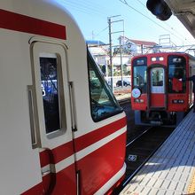 南海高野線の列車はホームの五条方で折り返し。