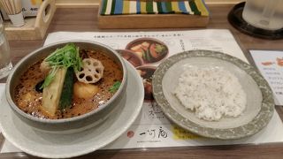 4種のスープを選べる店、食べやすいスープカレーでした