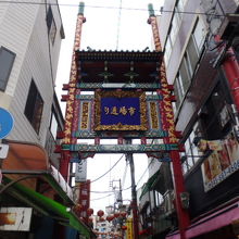 市場門から市場通りへ