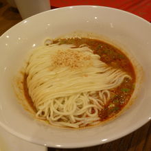 妻は担担麺を注文。味はあんまり