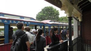 香港ディズニーランド鉄道に乗って園内を１週