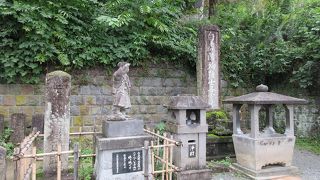 悲劇の舞台ですが、説明書きが無いとそれと分かりません。