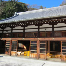 隣にある立派な客殿