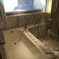 シャワーとバスタブが一緒にある