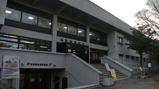 観光客も利用できる食堂があります。