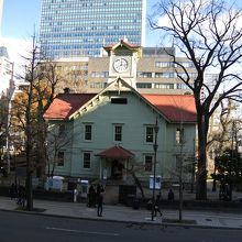 向かいビルの２階テラスから撮った写真