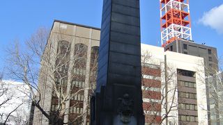 大きな碑です。