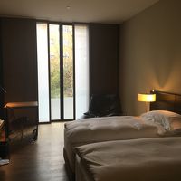 照明はかなり暗く大人な雰囲気