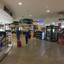 空港内免税店