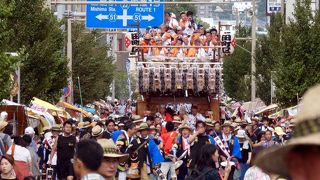 三島大祭りその１　三島大通り商店街の歩行者天国 山車の練り歩き