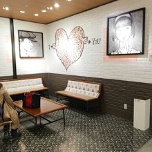 休憩場所もゆったりスペース