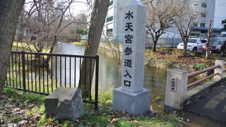 川を渡って・・。