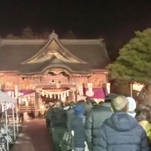 秩父神社の参拝には長い行列が