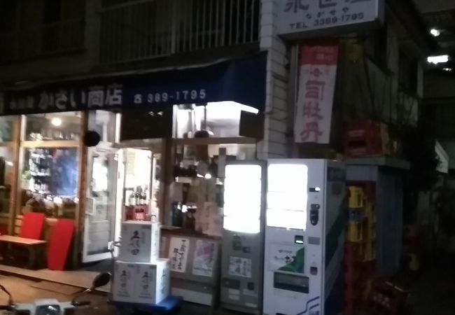 路地裏にひっそりと昭和の立ち飲み・地酒屋