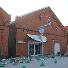 赤レンガ倉庫が並んでいます