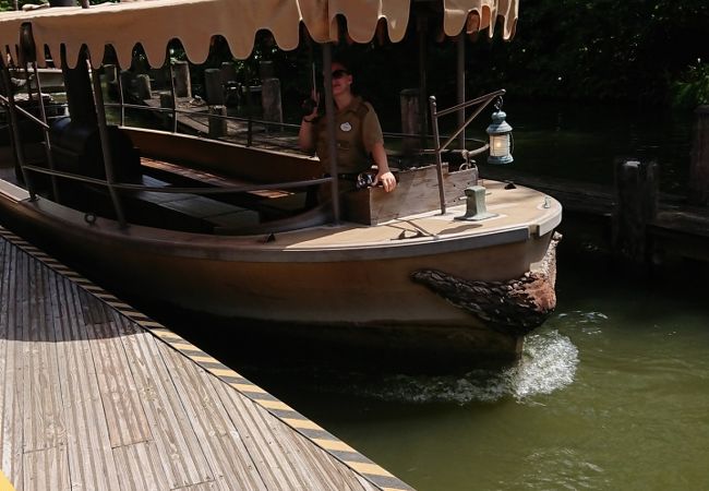 東京ディズニーランドとは逆回りのジャングルクルーズ