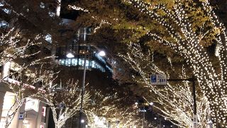 延々と続くイルミネーション