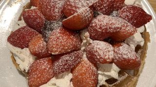 冬はいちごのワッフル！