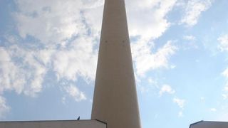 旧東ドイツの東ベルリンだった地区に1965年から1969年にかけて建設されました。 高さは３６８ｍです。