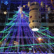 松江駅隣の公共施設　クリスマスイルミネーションがきれい