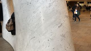 おもしろい名前のオブジェ。どういう意味かな？