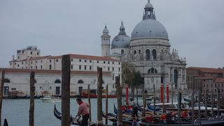 外観も内観も美しい教会