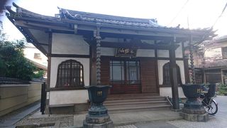 六本木ヒルズの西にある日蓮宗寺院