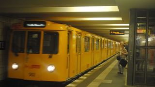 市内の移動に便利な地下鉄です。