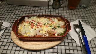 行列ですが、店内は広めです