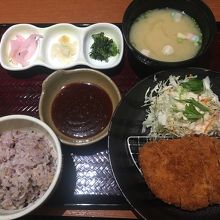三元豚のロースカツ定食