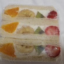 フルーツサンド540円