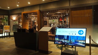 ガーデンビュッフェ パインテラスでディナービュッフェを頂きました。