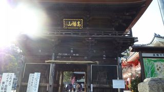 迫力のある仁王門