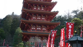 鮮やかな五重塔