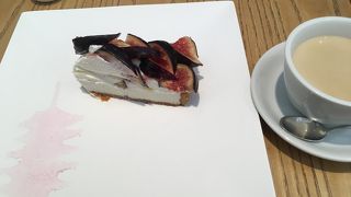 広いスタイリッシュな店内