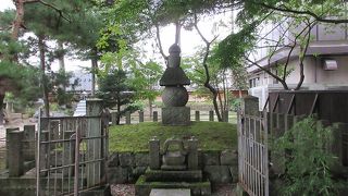 豪徳寺境内にありました。