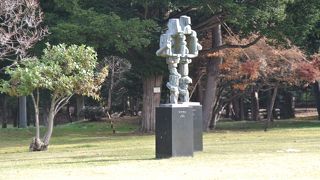 北海道知事公館の庭にあります。