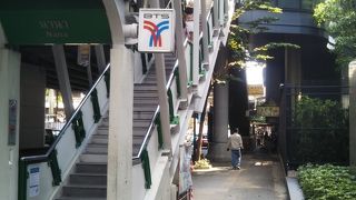 ナナ駅の偶数側通りに、遂にエレベーター完成