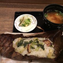 葉っぱ開けるとこんな感じで。