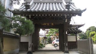 本堂は大きくて見応えがあります。