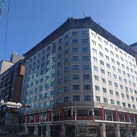 外観に看板とかありません。向かいのロイホとモスバーガーが目印