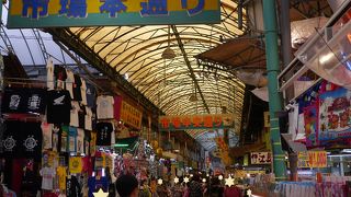 牧志公設市場の先です