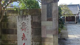 鄙びた感じの古寺