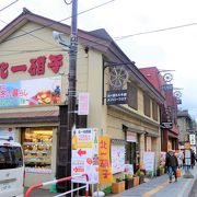 堺町本通りは 建屋が古いレンガ式石造り倉庫/蔵でした