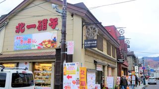 堺町本通りは 建屋が古いレンガ式石造り倉庫/蔵でした