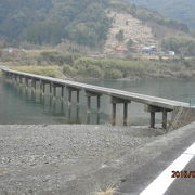 自然の中の沈下橋